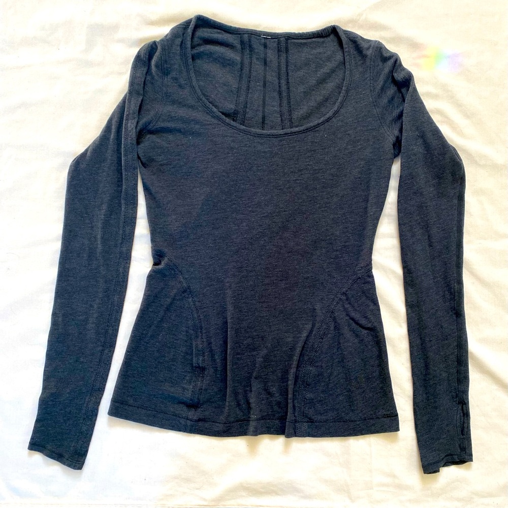 LuluLemon light weight long sleeve tee 4